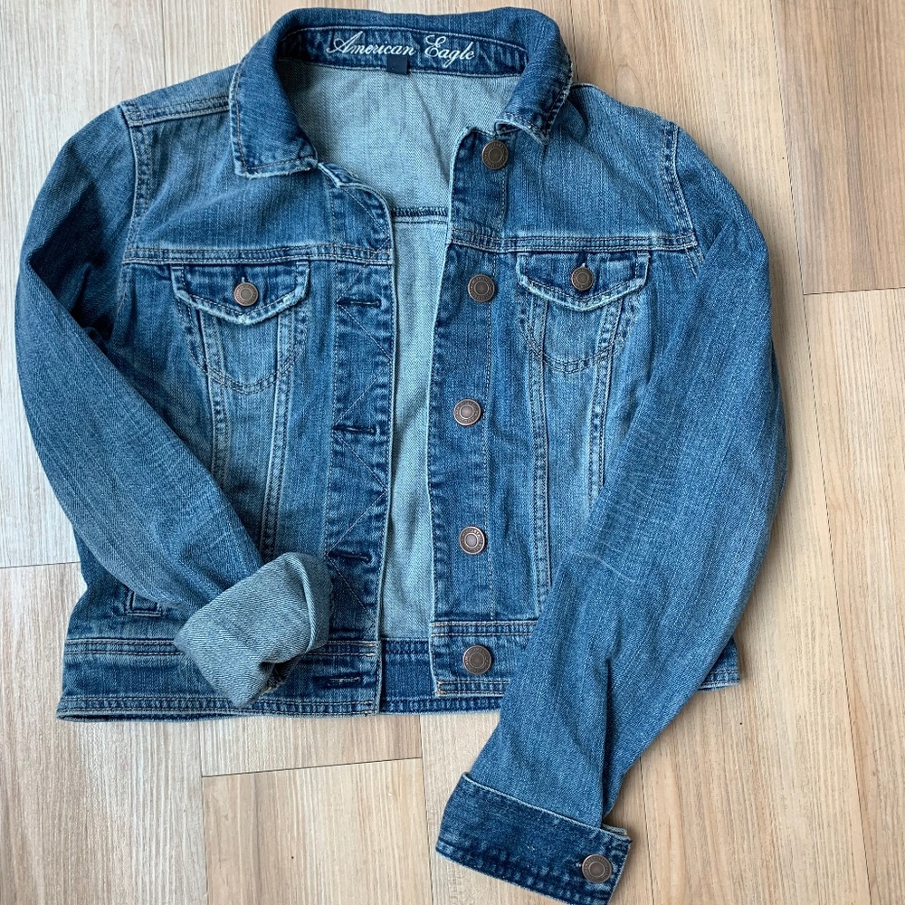 American Eagle Cropped Jean Jacket Medium